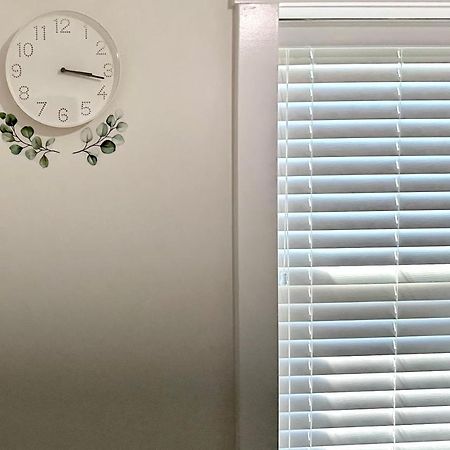 2Br 1.5Ba Full Kitchen Private Guest House - Free Parking - Central Location Ванкувър Екстериор снимка