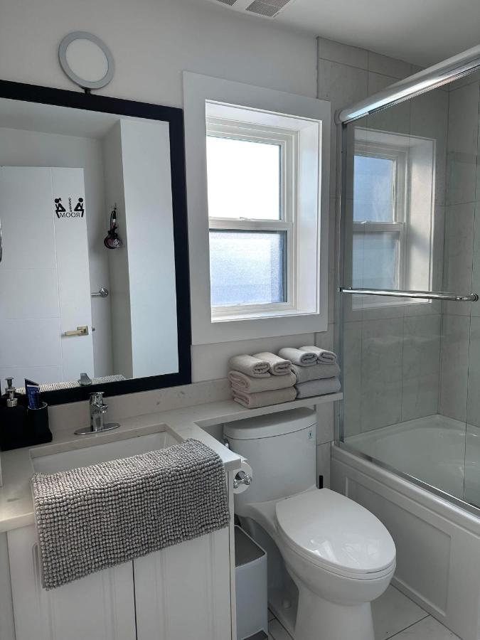 2Br 1.5Ba Full Kitchen Private Guest House - Free Parking - Central Location Ванкувър Екстериор снимка