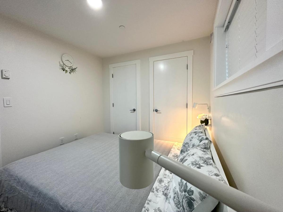2Br 1.5Ba Full Kitchen Private Guest House - Free Parking - Central Location Ванкувър Екстериор снимка