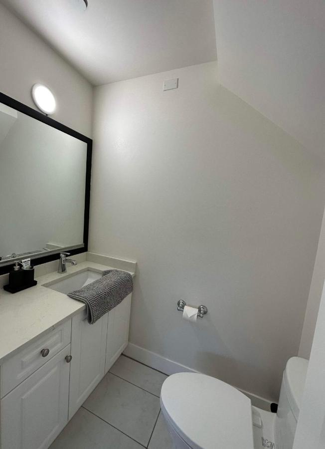 2Br 1.5Ba Full Kitchen Private Guest House - Free Parking - Central Location Ванкувър Екстериор снимка